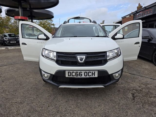 Dacia Sandero Stepway 1.5 dCi Ambiance Euro 6 (s/s) 5dr (2016) - Picture 2