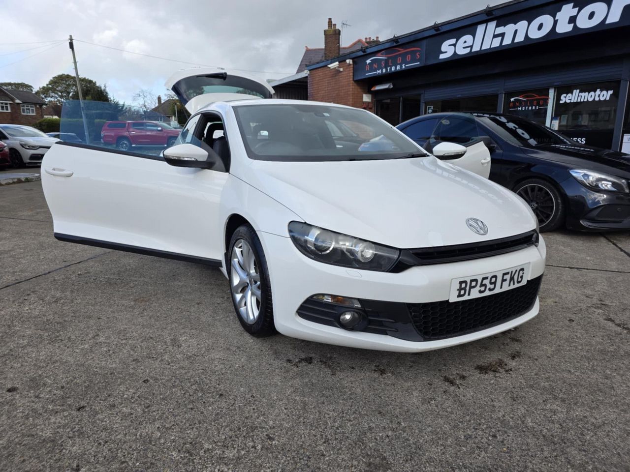 Volkswagen Scirocco 1.4 TSI DSG Euro 5 3dr - Picture 6 of 18