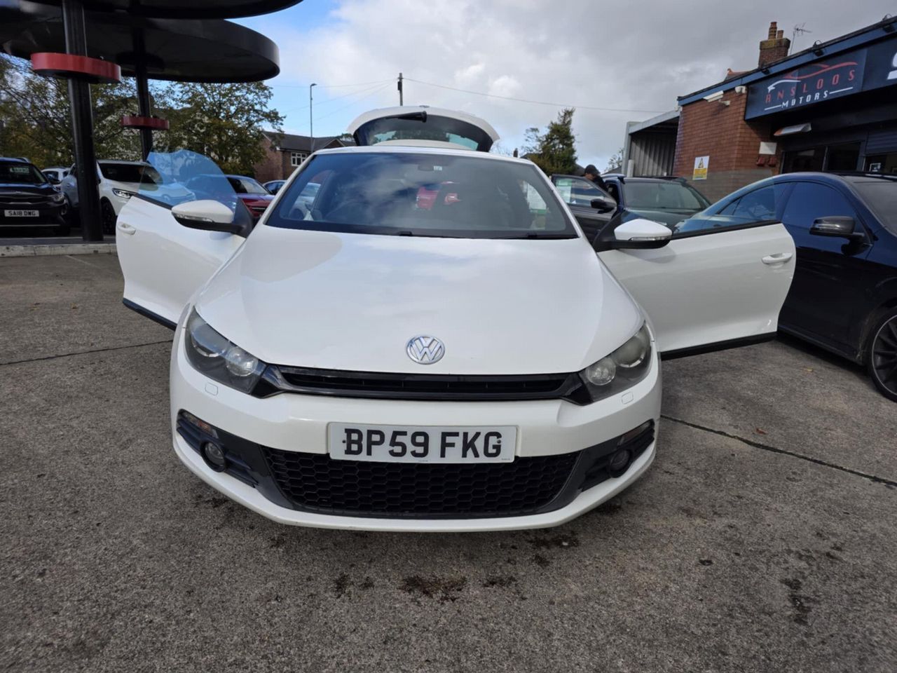 Volkswagen Scirocco 1.4 TSI DSG Euro 5 3dr - Picture 8 of 18