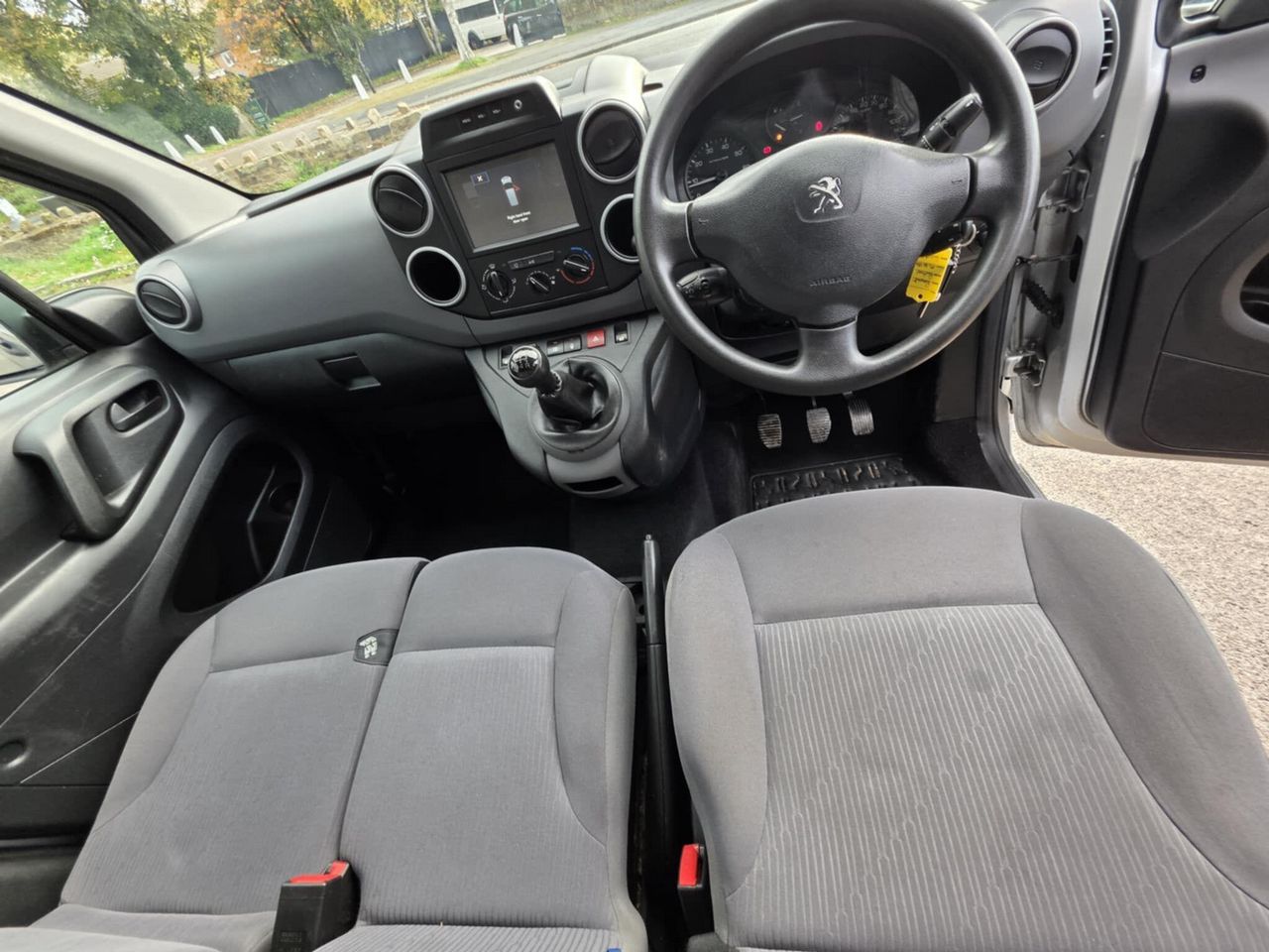 Peugeot Partner 1.6 BlueHDi 854 Professional L1 5dr - Picture 2 of 19