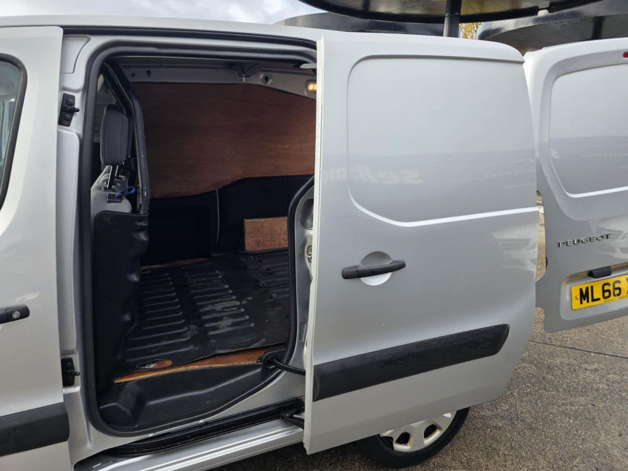 Peugeot Partner 1.6 BlueHDi 854 Professional L1 5dr - Picture 3 of 19