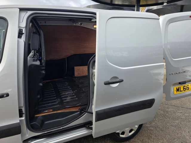 Peugeot Partner 1.6 BlueHDi 854 Professional L1 5dr (2016) - Picture 3
