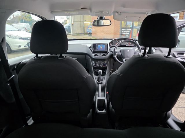 Peugeot 208 1.2 PureTech Allure Euro 6 3dr (2016) - Picture 12