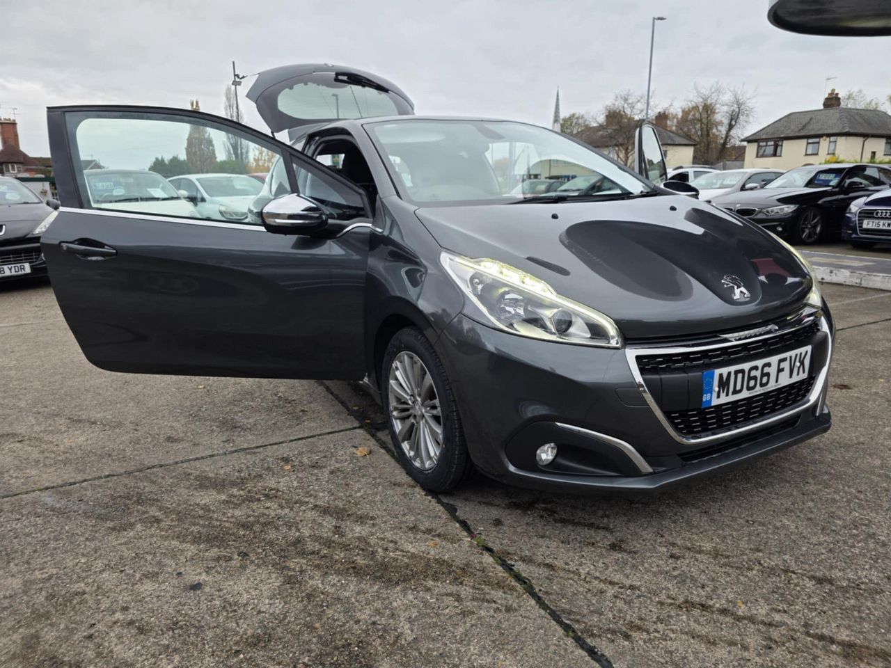 Peugeot 208 1.2 PureTech Allure Euro 6 3dr - Picture 1 of 12