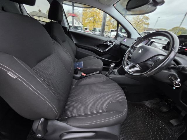 Peugeot 208 1.2 PureTech Allure Euro 6 3dr (2016) - Picture 8