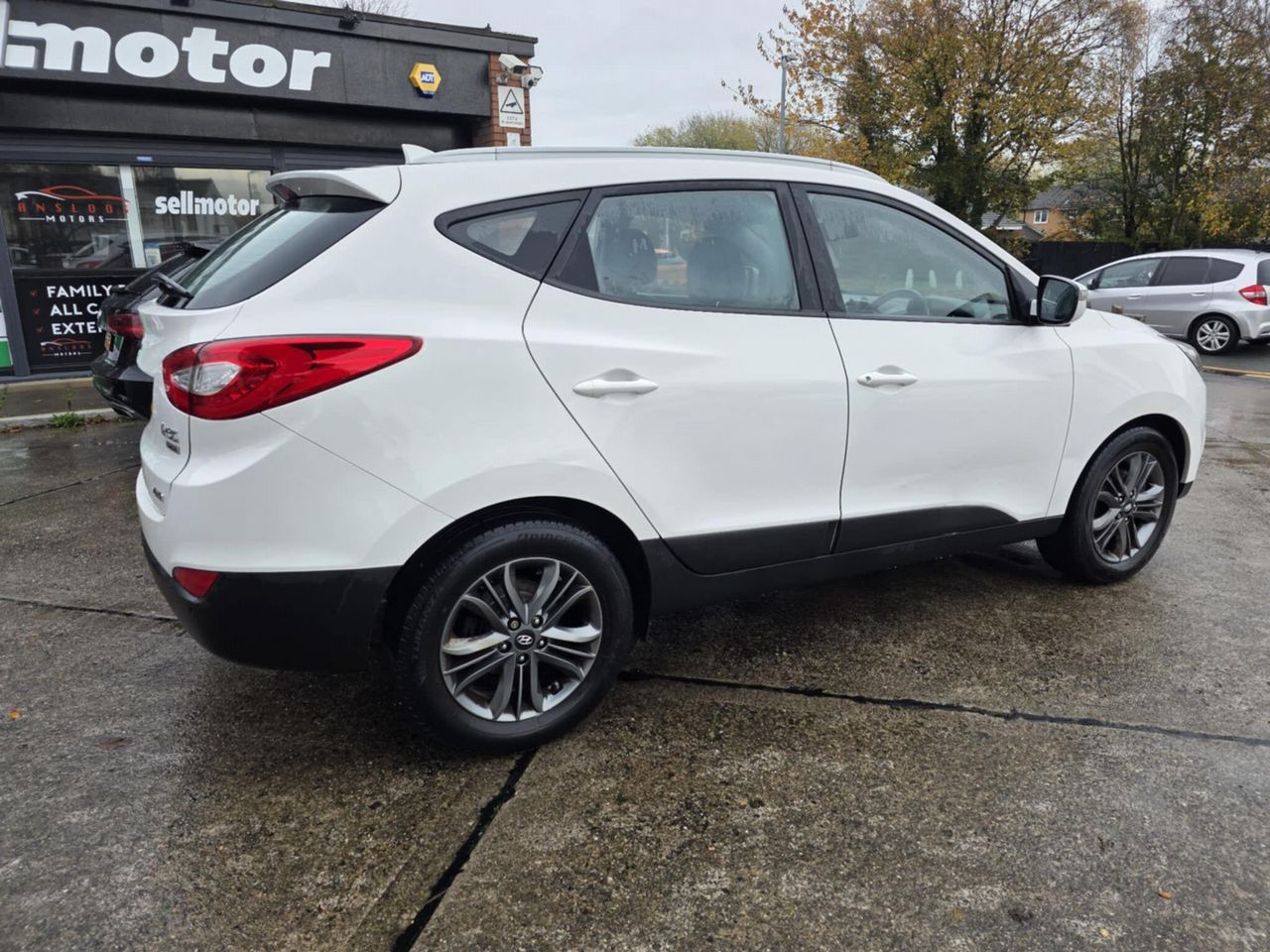 Hyundai ix35 2.0 CRDi SE 4WD Euro 5 5dr (Nav) - Picture 10 of 18