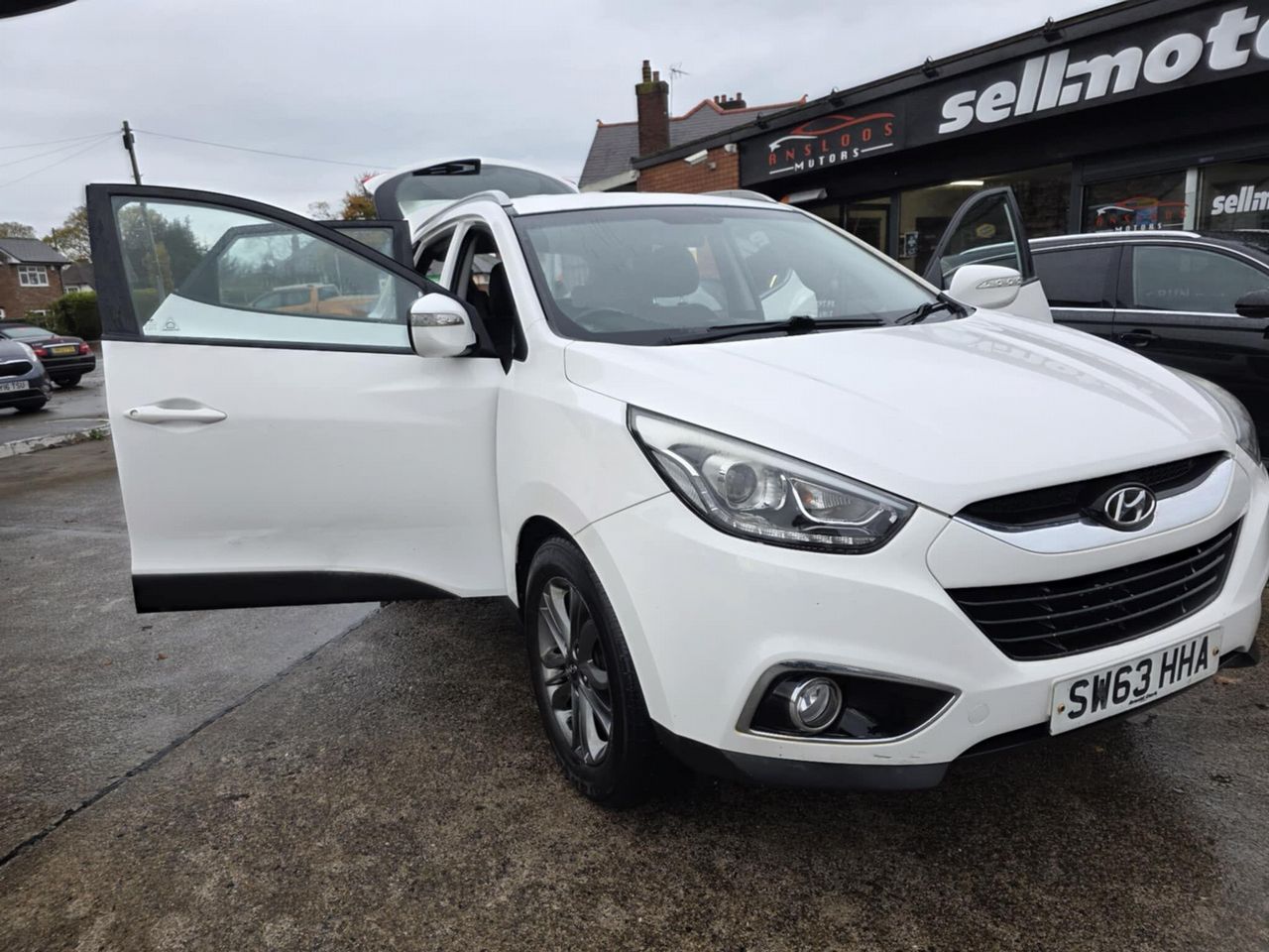 Hyundai ix35 2.0 CRDi SE 4WD Euro 5 5dr (Nav) - Picture 5 of 18