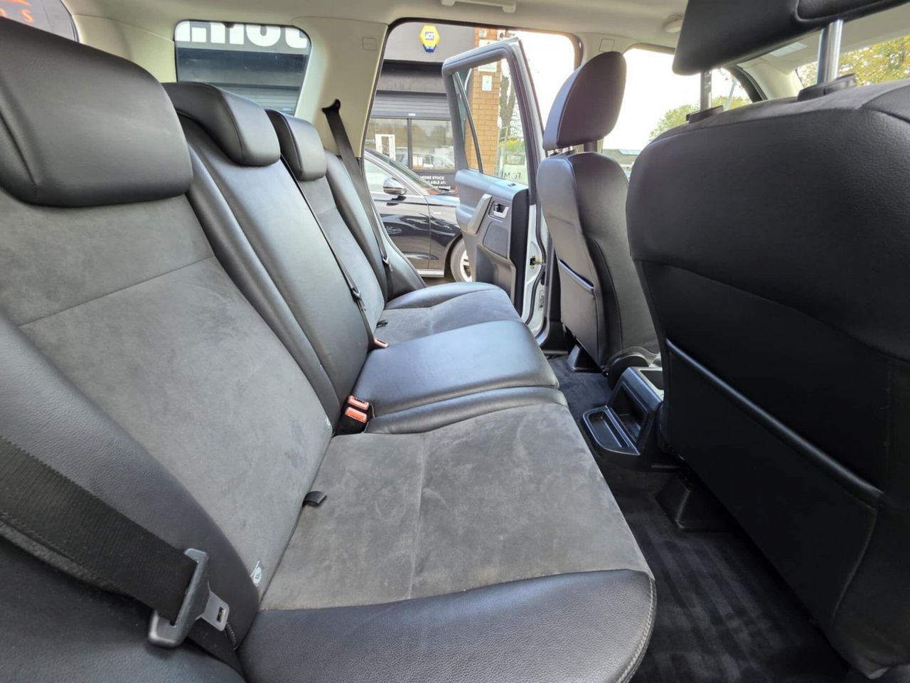 Land Rover Freelander 2 2.2 TD4 S 4WD Euro 5 (s/s) 5dr - Picture 16 of 18