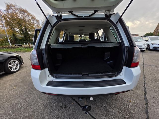 Land Rover Freelander 2 2.2 TD4 S 4WD Euro 5 (s/s) 5dr (2011) - Picture 17