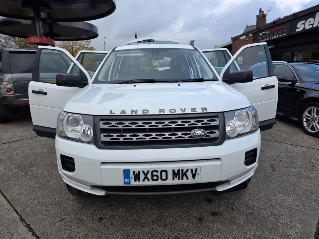 Land Rover Freelander 2 2.2 TD4 S 4WD Euro 5 (s/s) 5dr - Picture 2 of 18