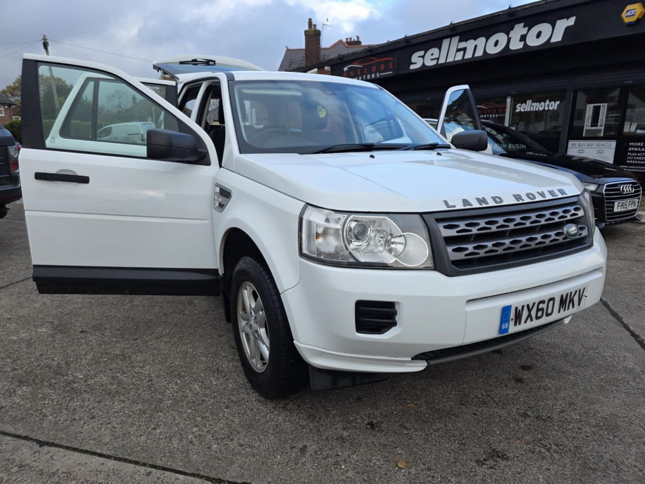 Land Rover Freelander 2 2.2 TD4 S 4WD Euro 5 (s/s) 5dr - Picture 6 of 18