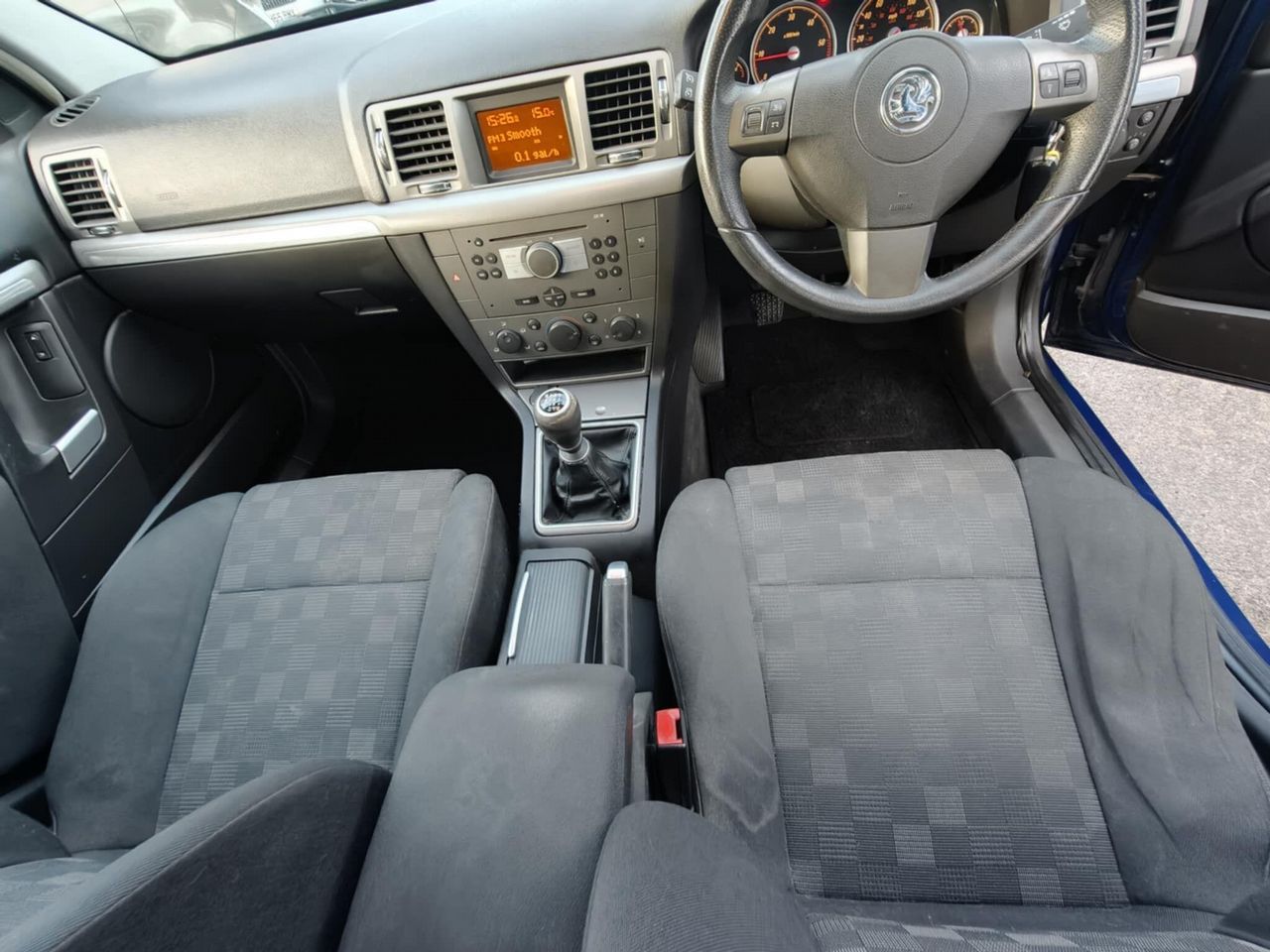 Vauxhall Vectra 1.9 CDTi 16v SRi 5dr - Picture 12 of 16