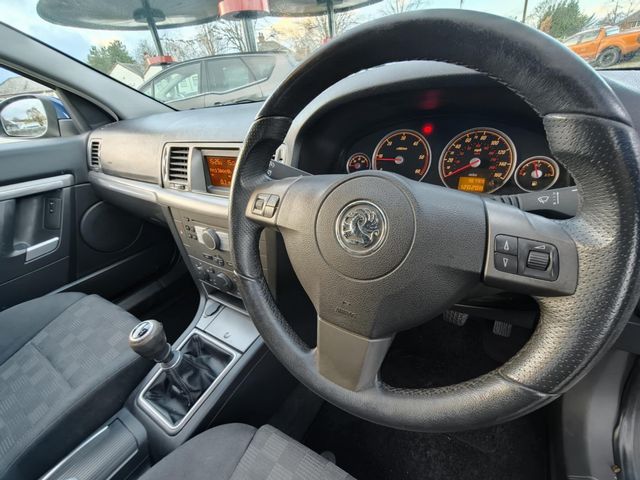 Vauxhall Vectra 1.9 CDTi 16v SRi 5dr (2006) - Picture 16