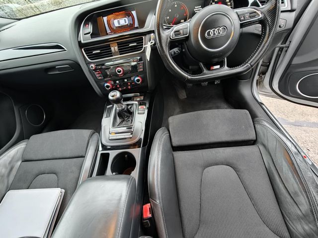 Audi A4 2.0 TDI Black Edition Euro 5 (s/s) 4dr (2012) - Picture 15