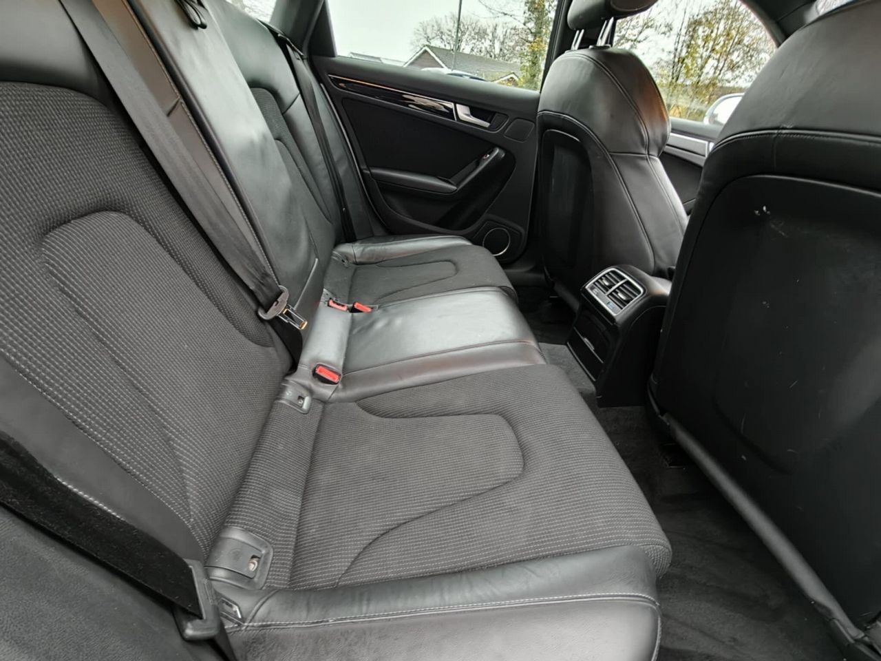 Audi A4 2.0 TDI Black Edition Euro 5 (s/s) 4dr - Picture 17 of 19