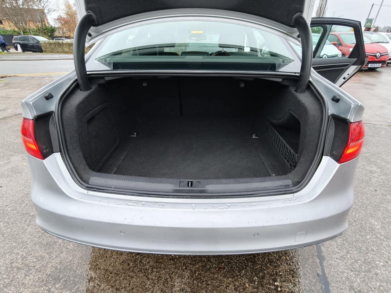 Audi A4 2.0 TDI Black Edition Euro 5 (s/s) 4dr - Picture 18 of 19