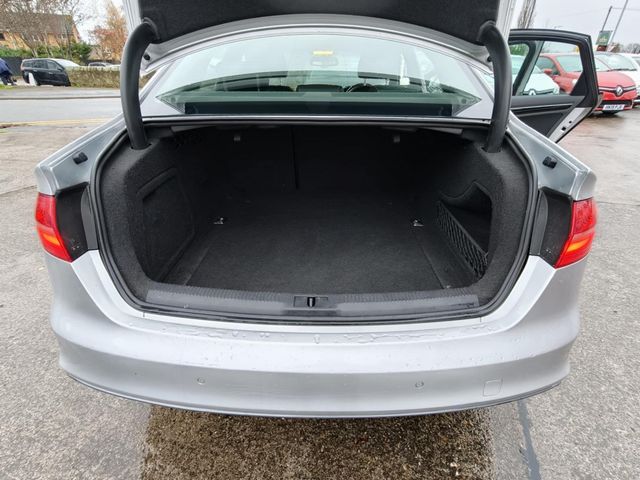 Audi A4 2.0 TDI Black Edition Euro 5 (s/s) 4dr (2012) - Picture 18