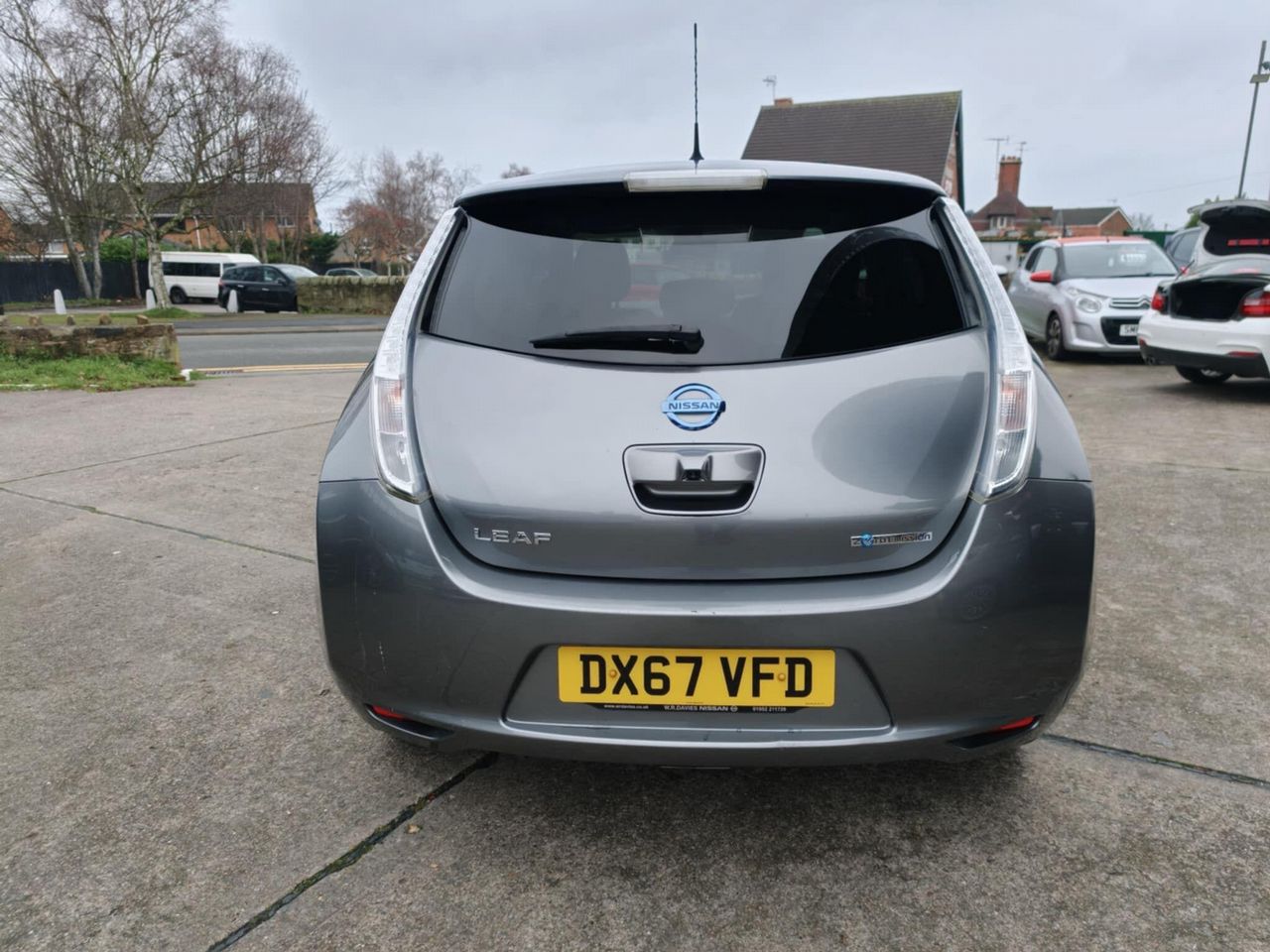 Nissan Leaf 30kWh Acenta Auto 5dr - Picture 11 of 20