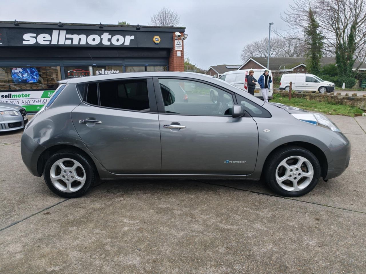 Nissan Leaf 30kWh Acenta Auto 5dr - Picture 12 of 20
