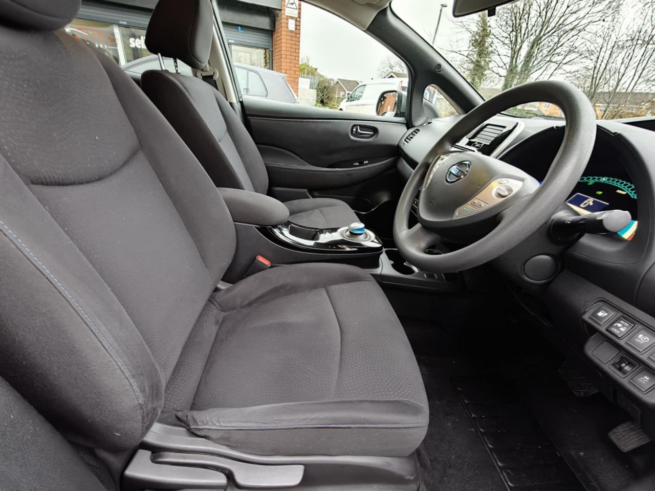 Nissan Leaf 30kWh Acenta Auto 5dr - Picture 15 of 20