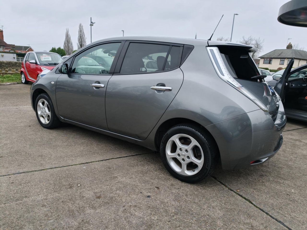 Nissan Leaf 30kWh Acenta Auto 5dr - Picture 20 of 20