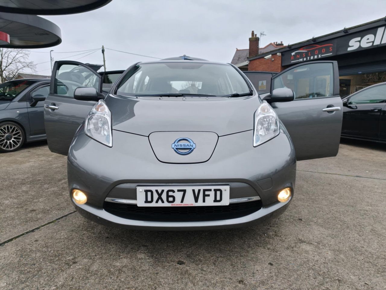 Nissan Leaf 30kWh Acenta Auto 5dr - Picture 2 of 20