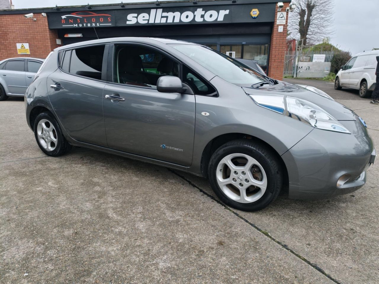 Nissan Leaf 30kWh Acenta Auto 5dr - Picture 5 of 20