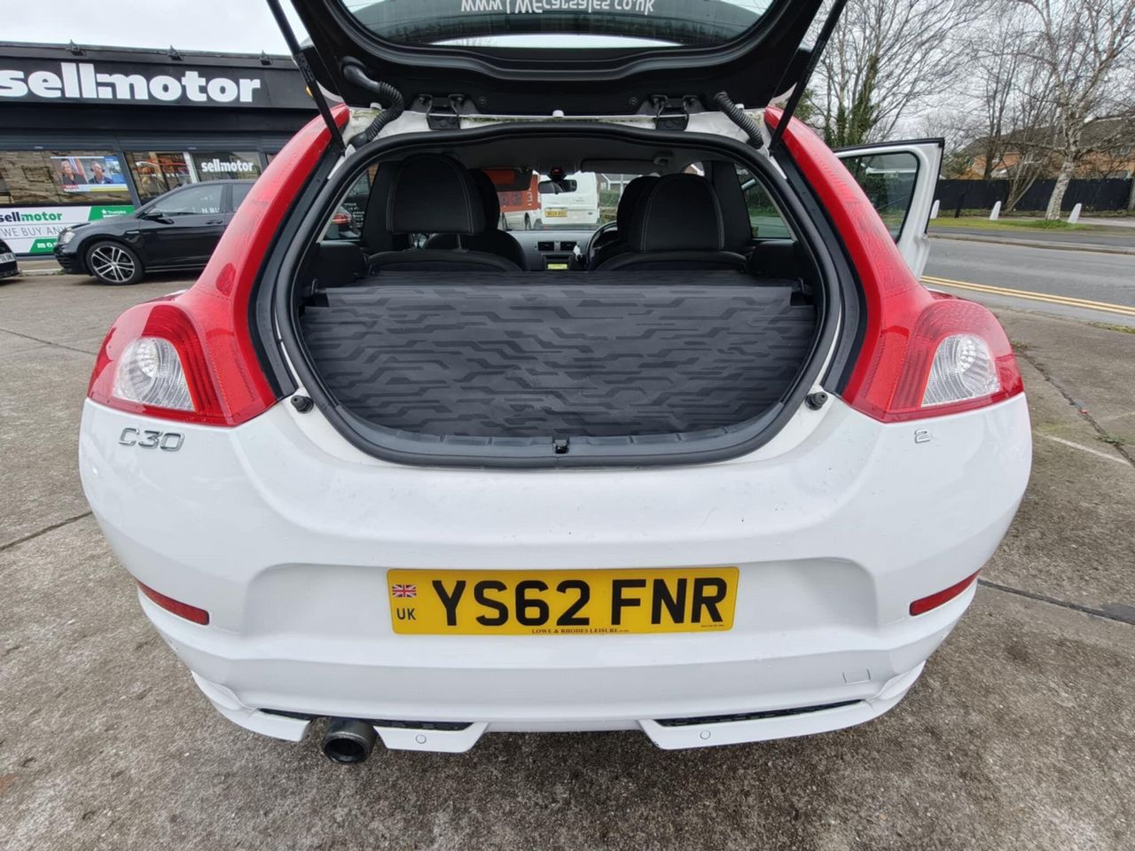 Volvo C30 2.0 R-Design Sports Coupe Euro 5 3dr - Picture 17 of 19