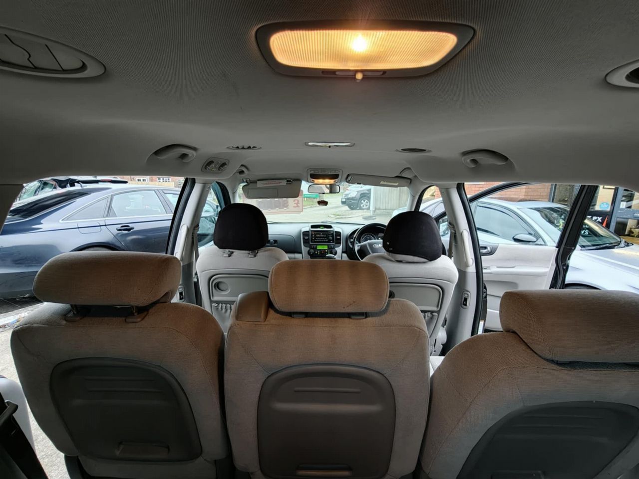 Kia Sedona 2.9 CRDi LS 5dr - Picture 17 of 20