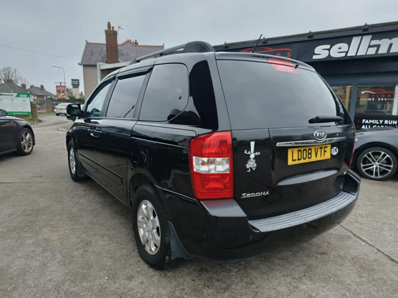 Kia Sedona 2.9 CRDi LS 5dr - Picture 4 of 20