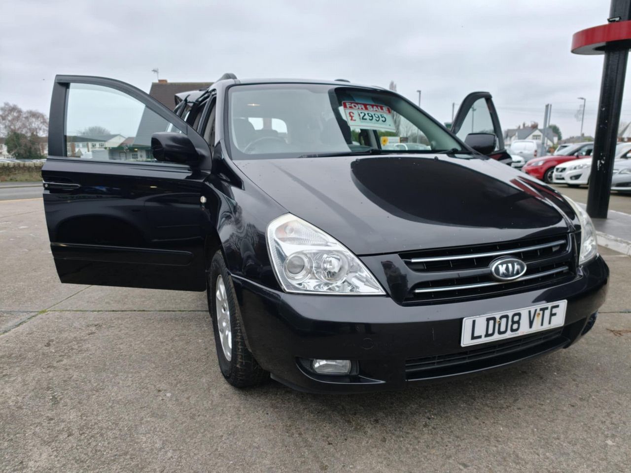 Kia Sedona 2.9 CRDi LS 5dr - Picture 5 of 20