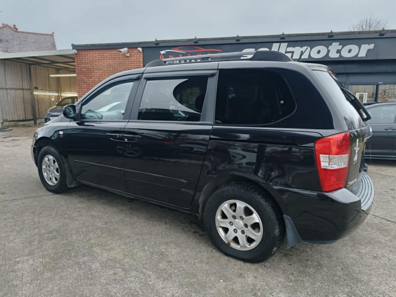 Kia Sedona 2.9 CRDi LS 5dr - Picture 8 of 20