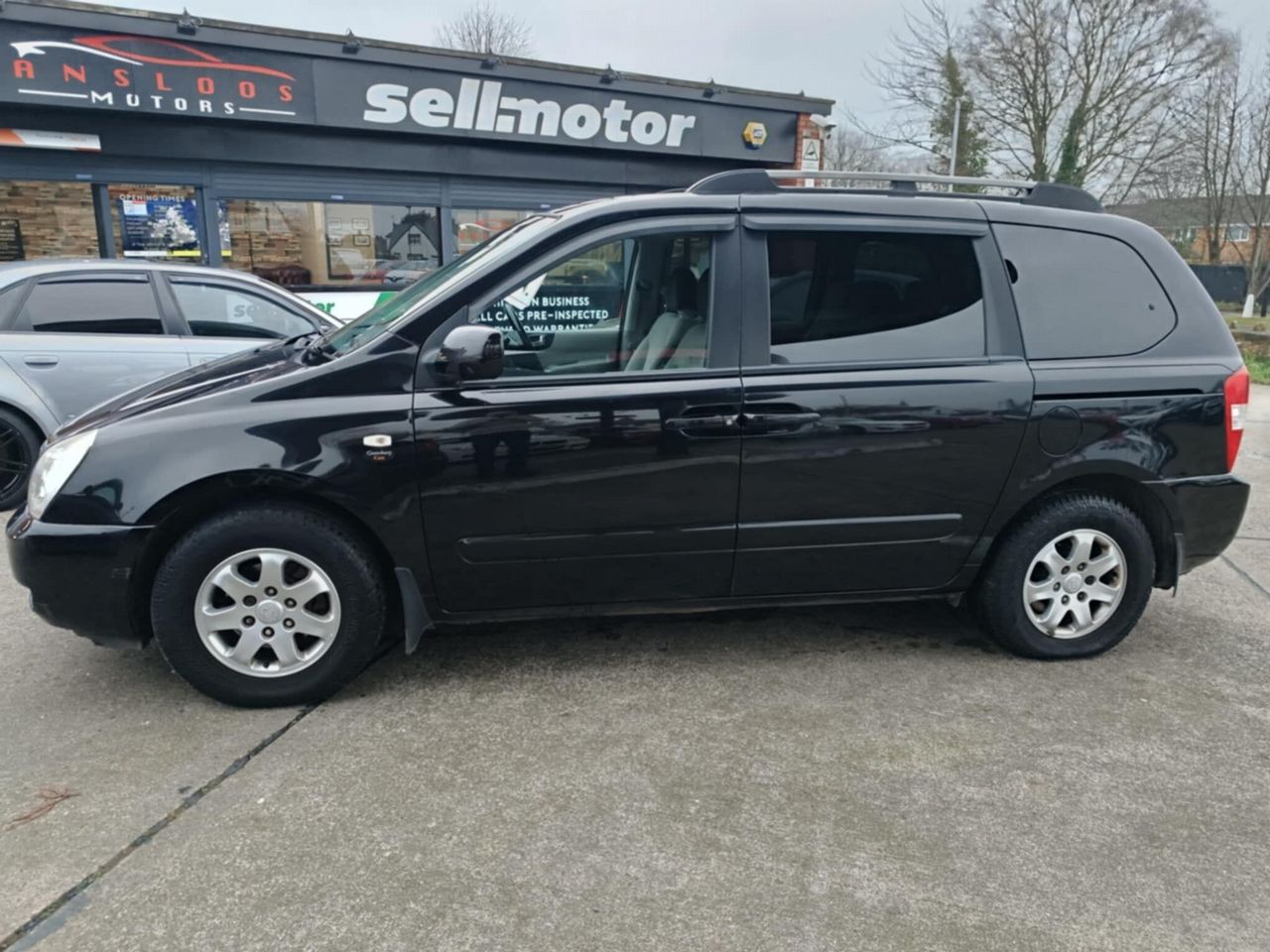 Kia Sedona 2.9 CRDi LS 5dr - Picture 9 of 20