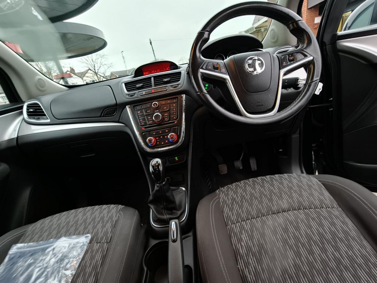 Vauxhall Mokka 1.6i Exclusiv 2WD Euro 6 (s/s) 5dr - Picture 12 of 17