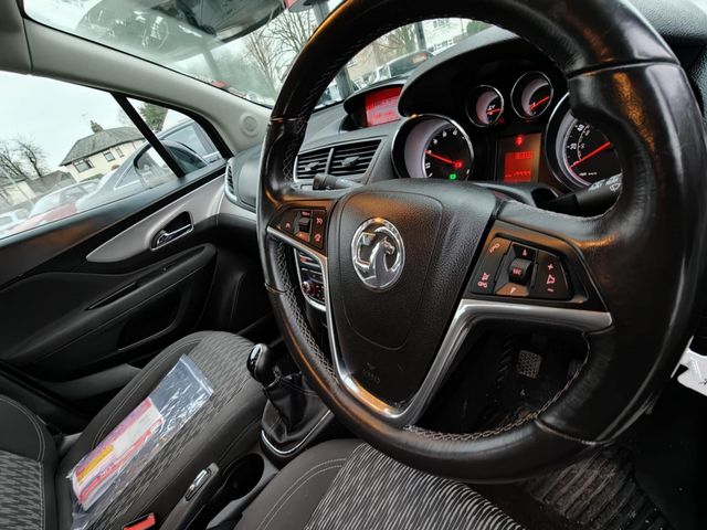 Vauxhall Mokka 1.6i Exclusiv 2WD Euro 6 (s/s) 5dr (2015) - Picture 17