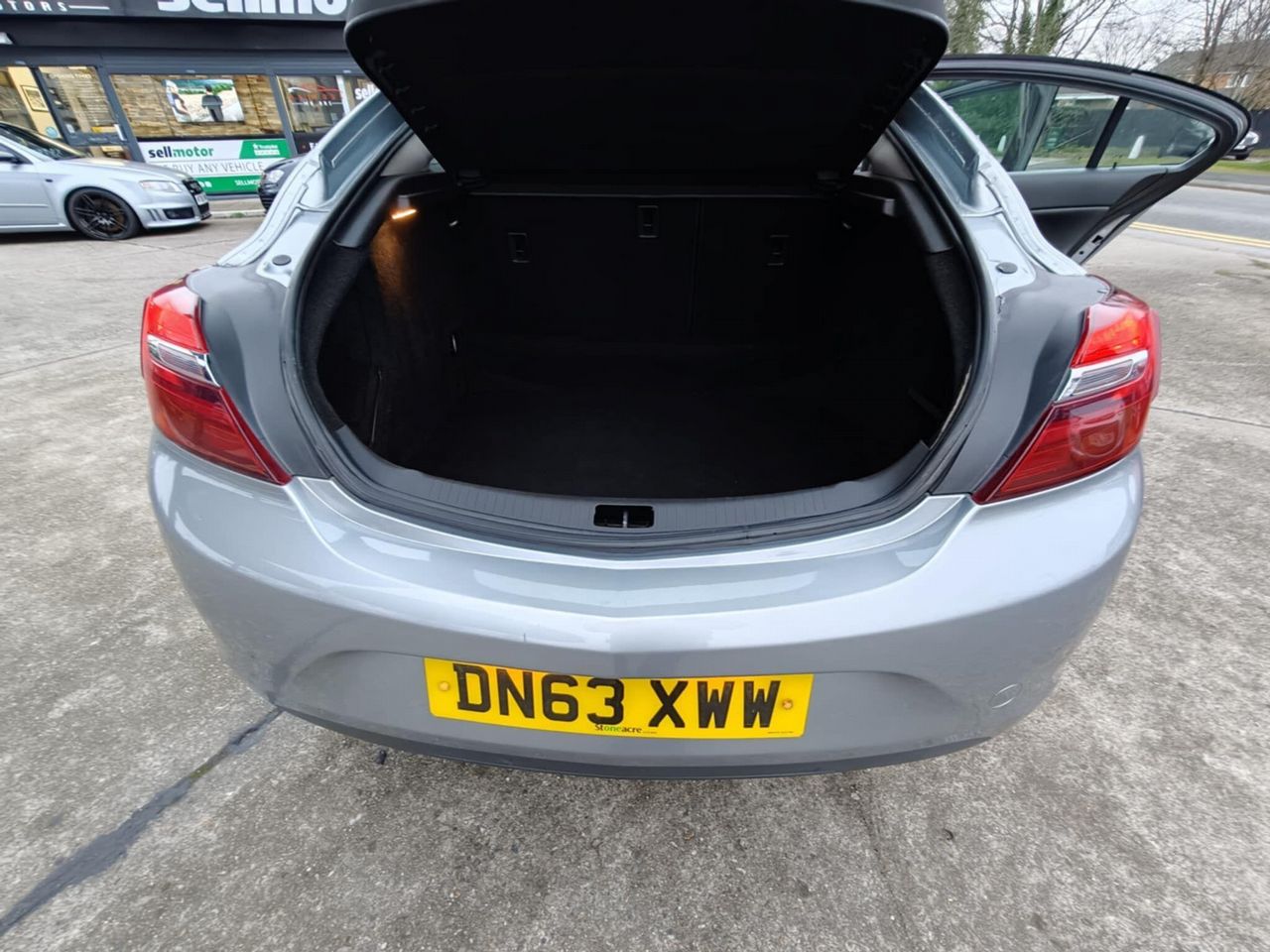 Vauxhall Insignia 2.0 CDTi ecoFLEX Tech Line Euro 5 (s/s) 5dr - Picture 19 of 20