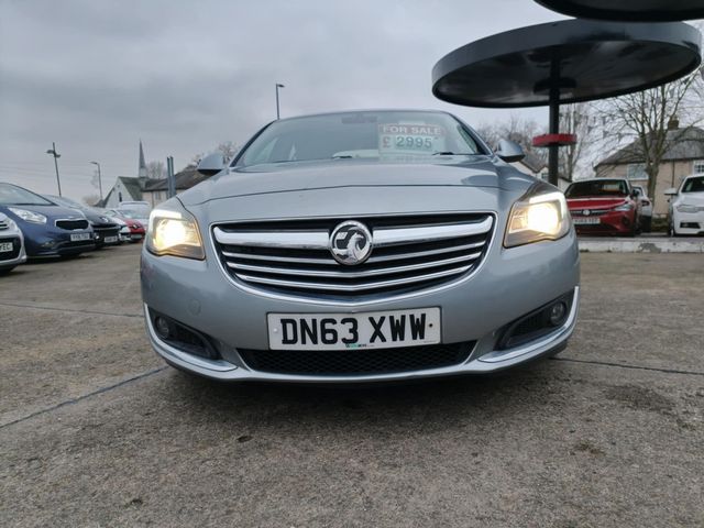 Vauxhall Insignia 2.0 CDTi ecoFLEX Tech Line Euro 5 (s/s) 5dr (2013) - Picture 2