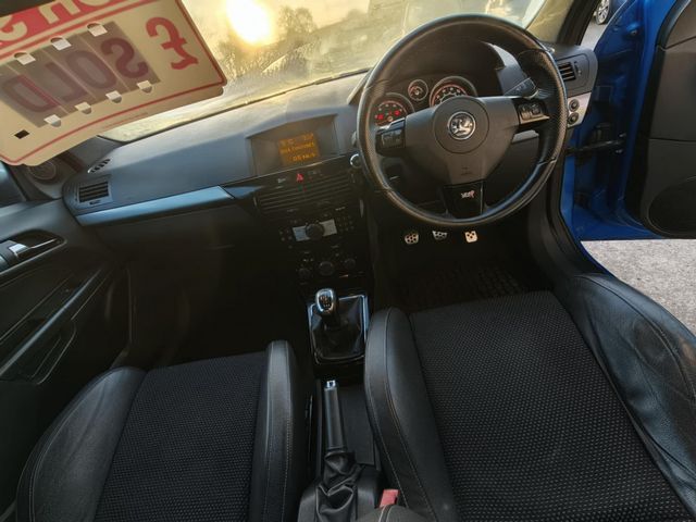 Vauxhall Astra 2.0i 16v VXR Sport Hatch 3dr (2010) - Picture 14