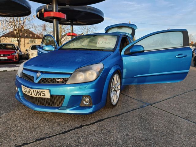 Vauxhall Astra 2.0i 16v VXR Sport Hatch 3dr (2010) - Picture 3