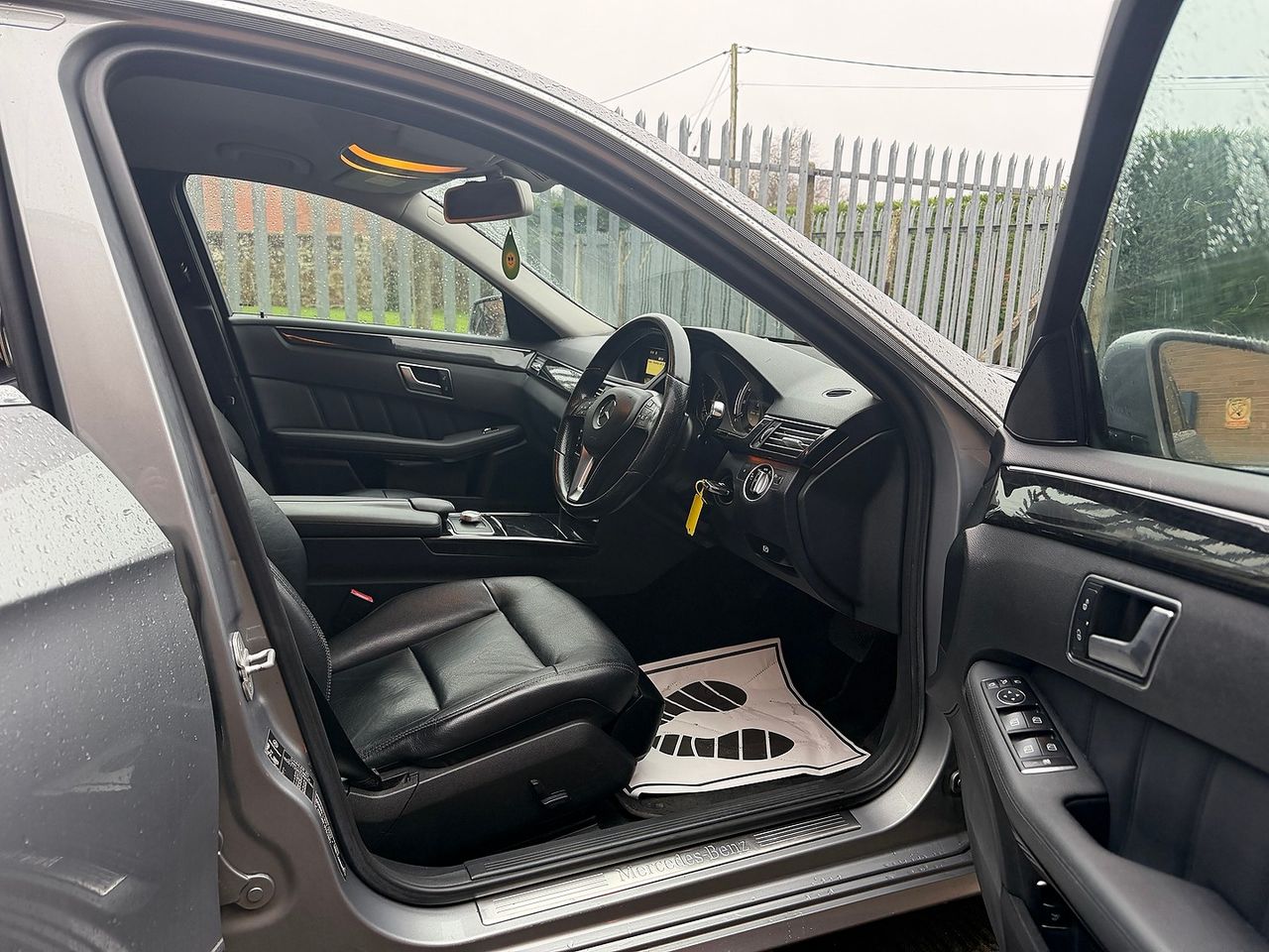 Mercedes-benz E-Class E220 CDI BlueEFFICIENCY SE Auto - Picture 10 of 20