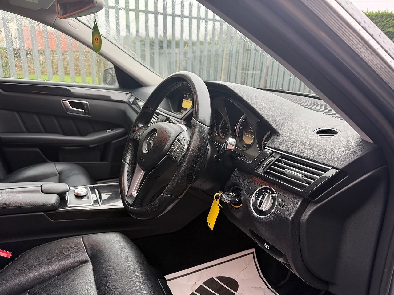 Mercedes-benz E-Class E220 CDI BlueEFFICIENCY SE Auto - Picture 12 of 20