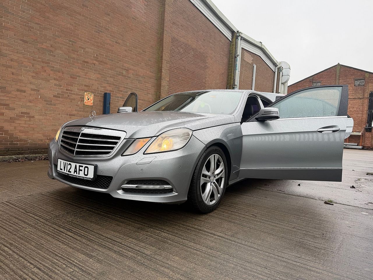 Mercedes-benz E-Class E220 CDI BlueEFFICIENCY SE Auto - Picture 15 of 20