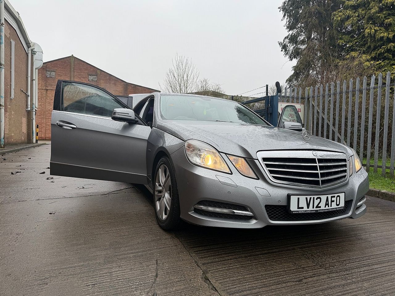 Mercedes-benz E-Class E220 CDI BlueEFFICIENCY SE Auto - Picture 17 of 20