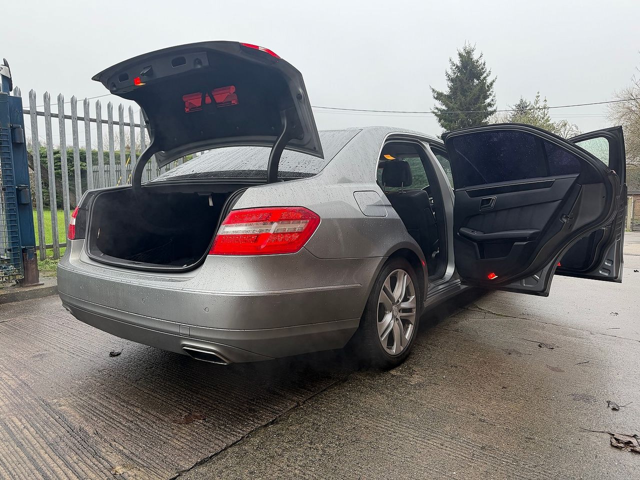 Mercedes-benz E-Class E220 CDI BlueEFFICIENCY SE Auto - Picture 20 of 20