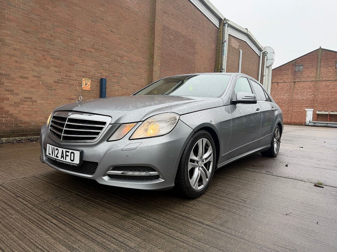 Mercedes-benz E-Class E220 CDI BlueEFFICIENCY SE Auto - Picture 3 of 20