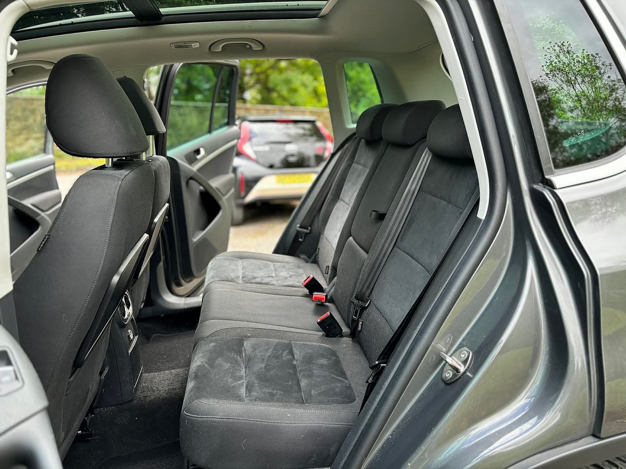 VOLKSWAGEN Tiguan Match TDI 4MOTION BMT 2.0 140 PS DSG - Picture 10 of 16