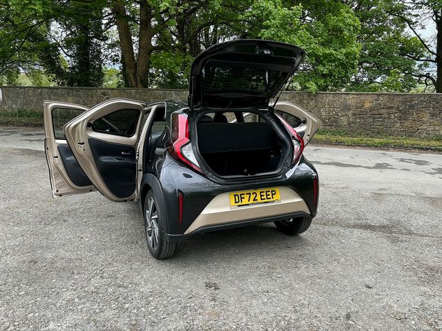 TOYOTA Aygo X 1.0 VVT-i Edge Auto - Thumbnail 18 of 22