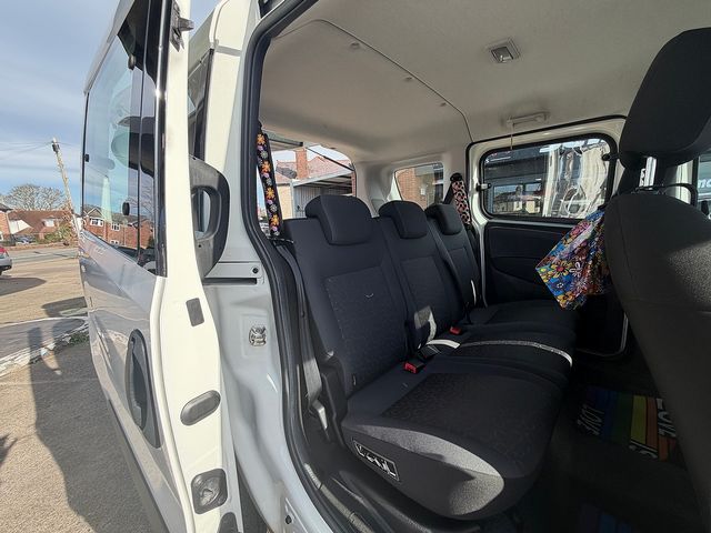 FIAT Doblò 1.4 16v 95 Easy - Thumbnail 10 of 18