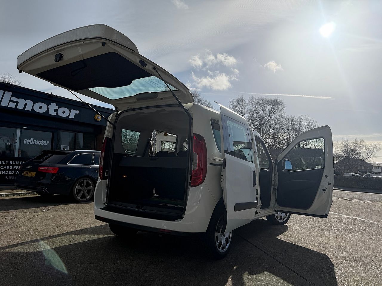 FIAT Doblò 1.4 16v 95 Easy - Picture 16 of 18