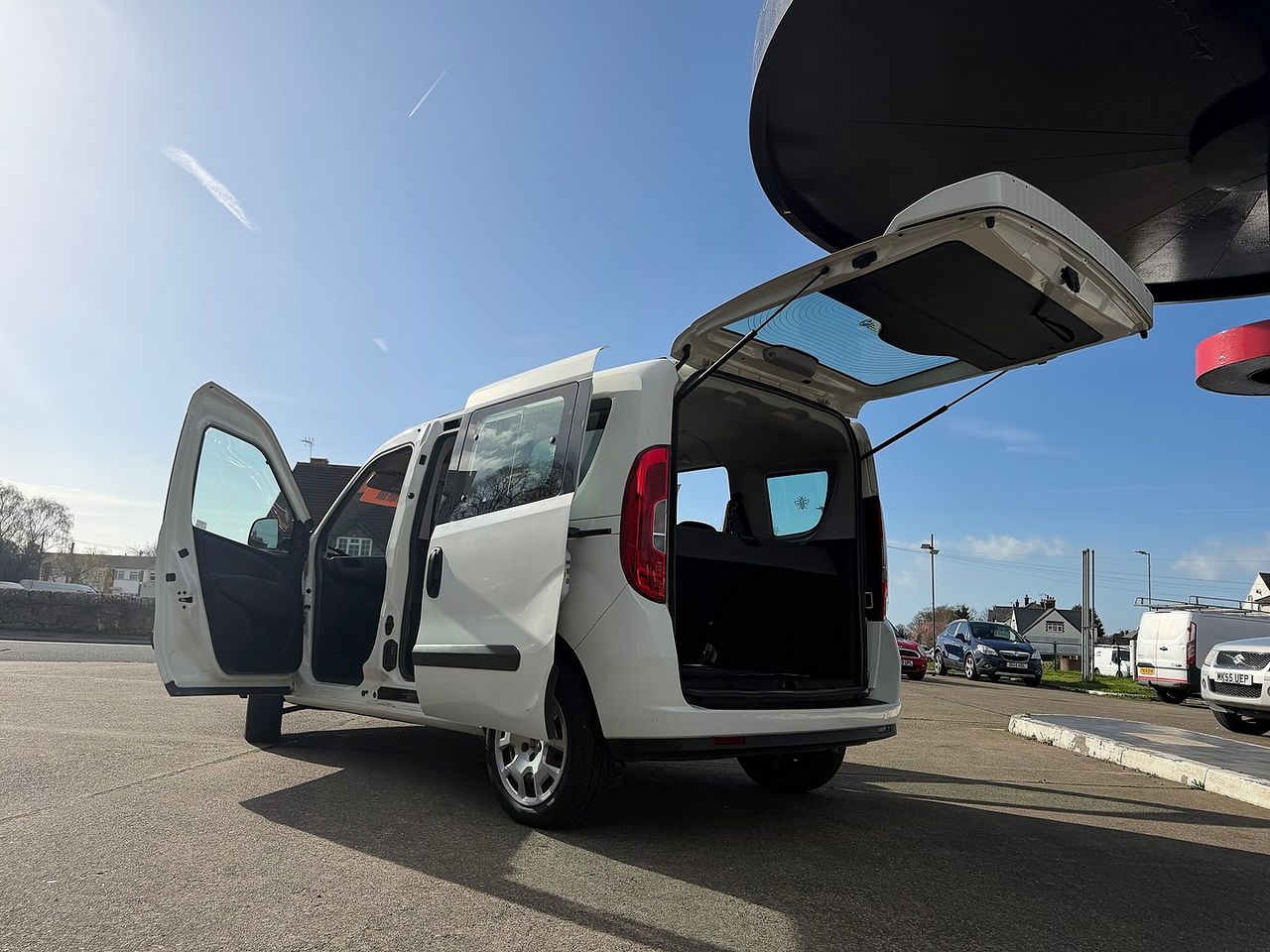 FIAT Doblò 1.4 16v 95 Easy - Picture 17 of 18